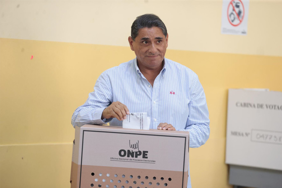 Elecciones 2026: Carlos Álvarez emite su voto